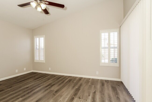 Building Photo - 4102 W Cactus Rd