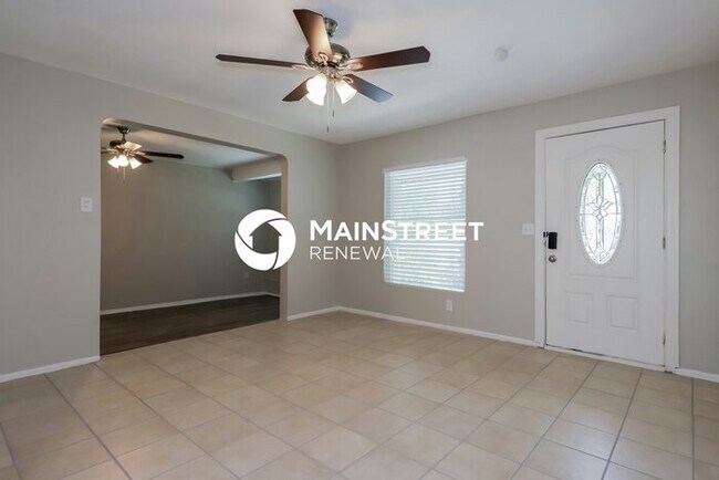 Building Photo - 3 Bedroom Pet-Friendly Home in Saint Petersburg, FL with Main Street Renewal