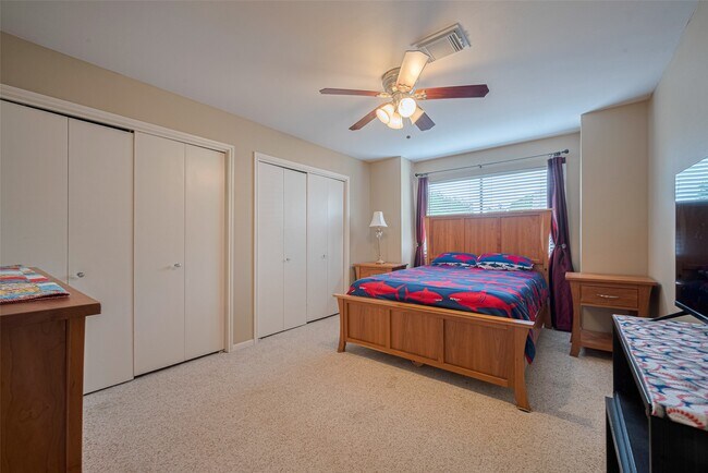 Building Photo - 12231 Carriage Hill Dr