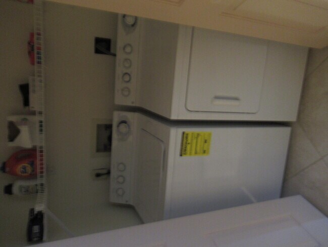 Building Photo - 4 Lexington Ln E