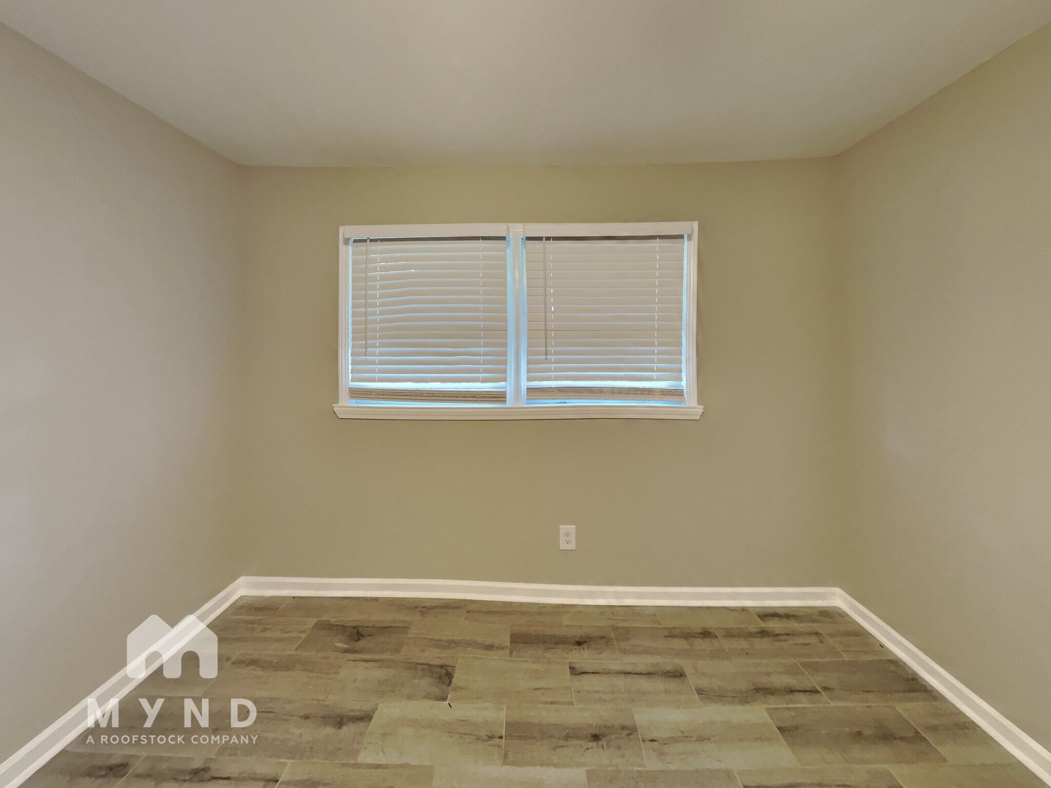Building Photo - 467 Camelot Pkwy