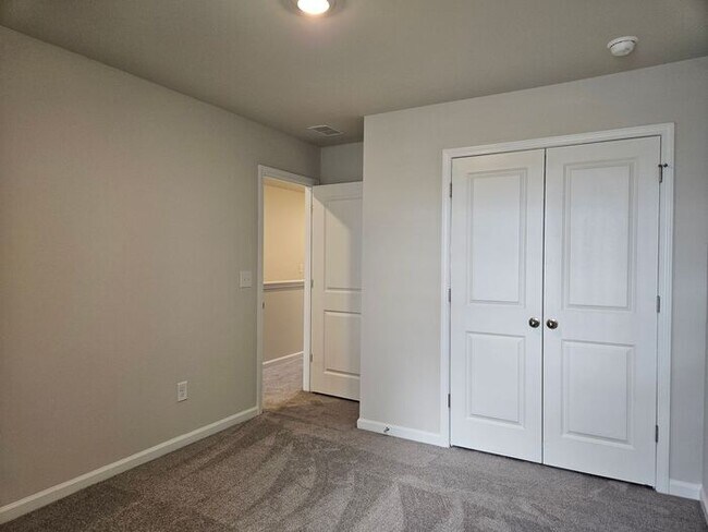 Building Photo - Taylor Hill