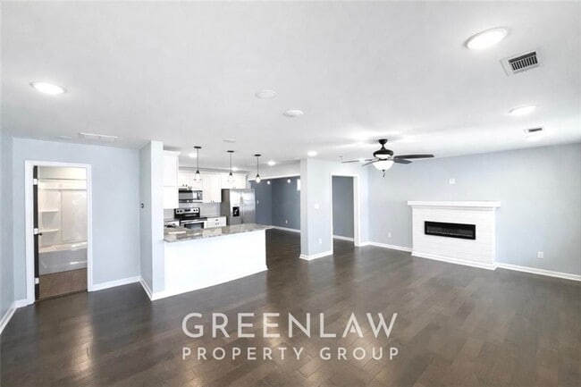 Building Photo - 256 Birch St