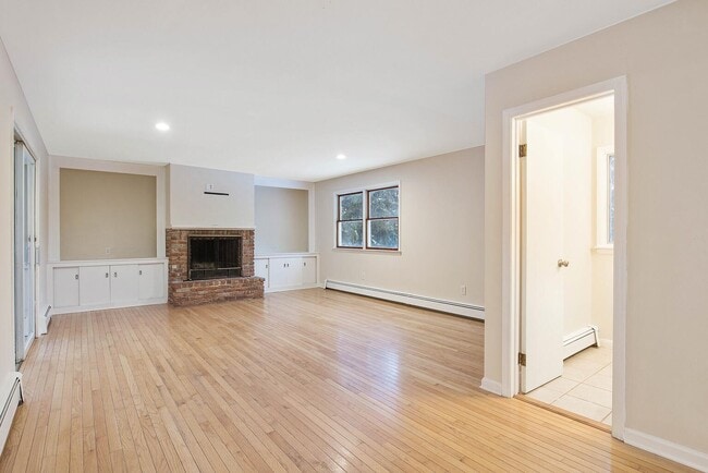 Building Photo - 4489 Pompey Center Rd