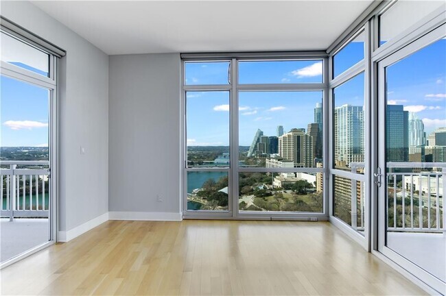 Building Photo - 603 Davis St