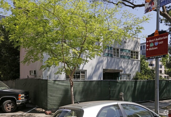 Building Photo - Capitol Gardens