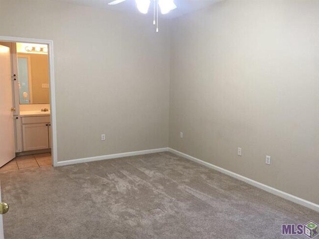 Building Photo - 9139 Pecan Tree Dr