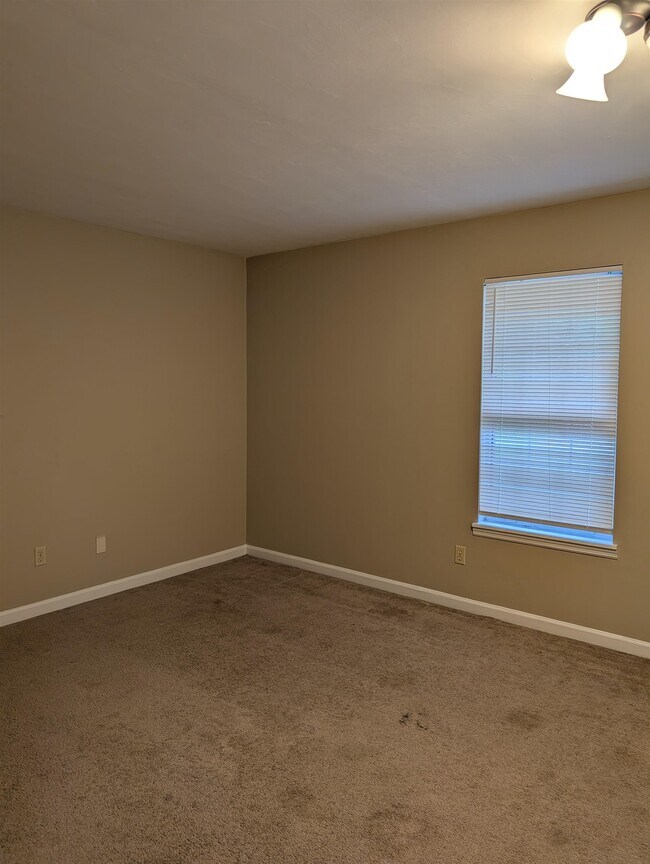 Building Photo - 2555 Chateau Ln
