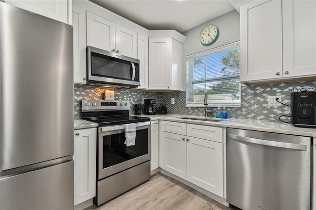 Building Photo - 2221 Calexico Way S