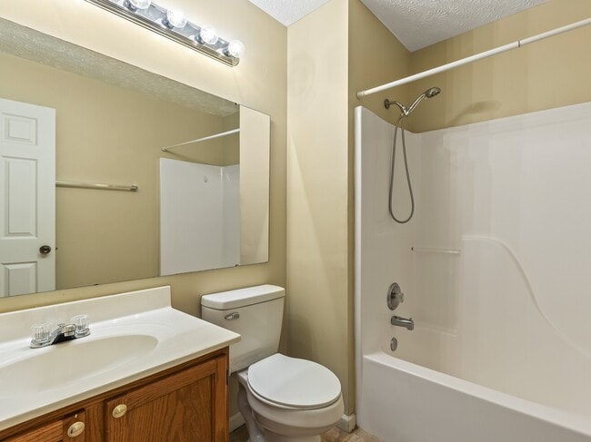 Building Photo - 18 Lochness Ln