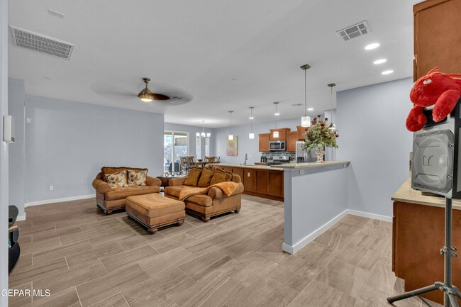 Building Photo - 12631 Mark Twain Ave