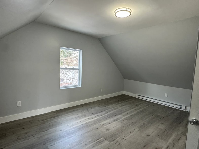 Building Photo - 327 N Maple Ave