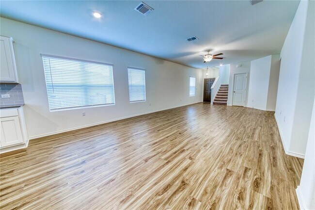 Building Photo - 15401 Summer Ray Dr