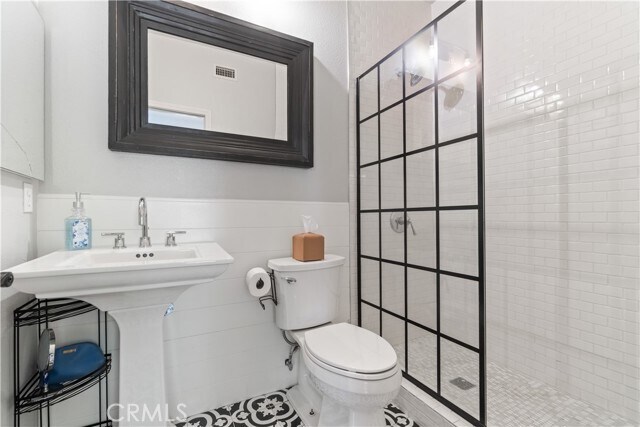 Building Photo - 11 Willowglade