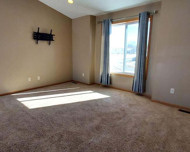 Building Photo - 1283 Blue Jay Pl