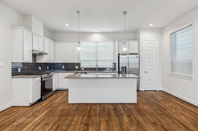 Building Photo - 3038 Charline