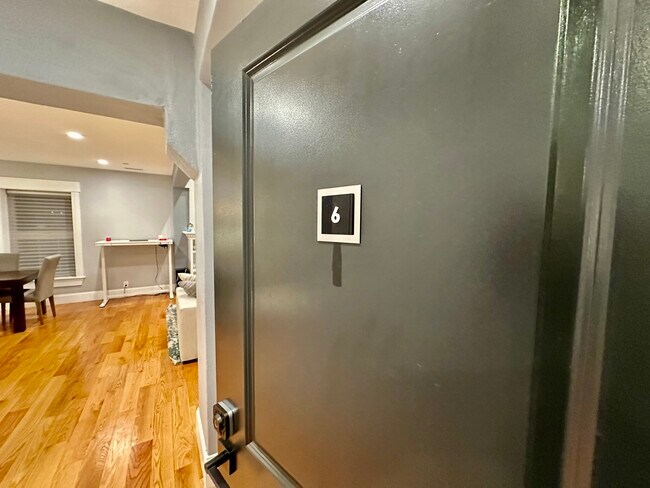 Building Photo - 11 S Mason St