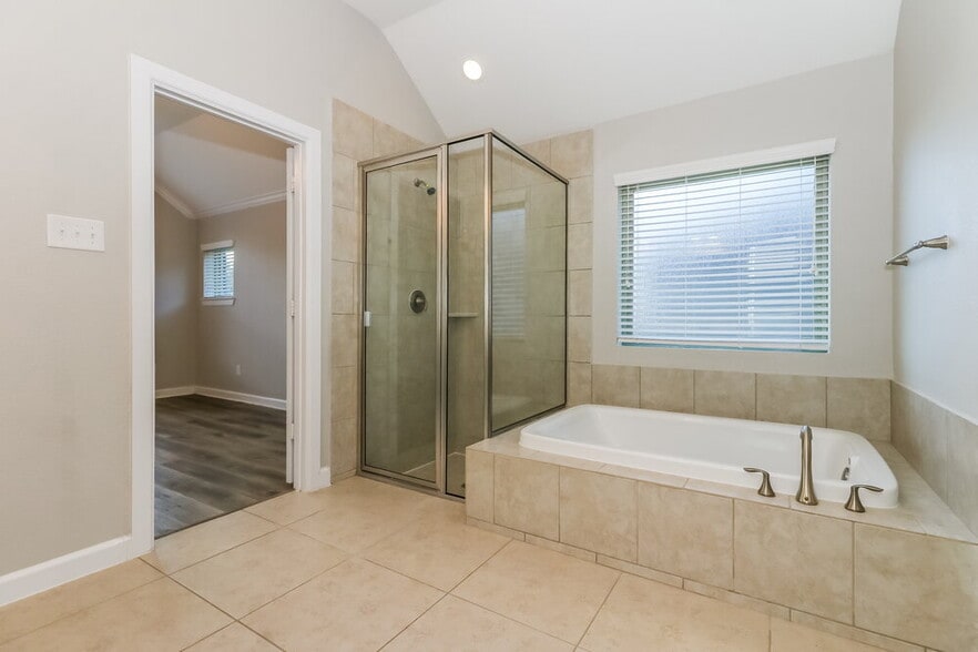 Building Photo - 415 Rocky Briar Ct