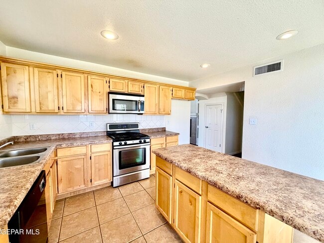 Building Photo - 436 Oakhurst Ln