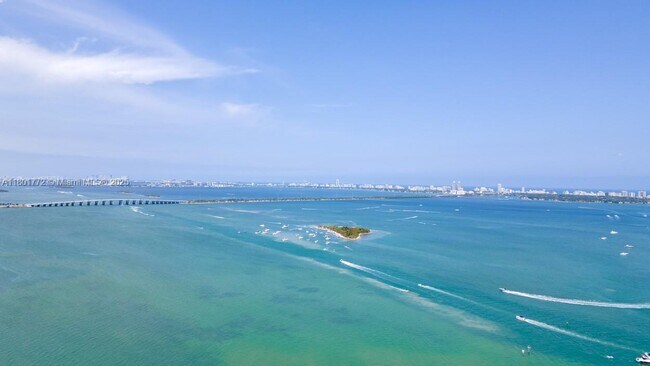 Building Photo - 1750 N Bayshore Dr