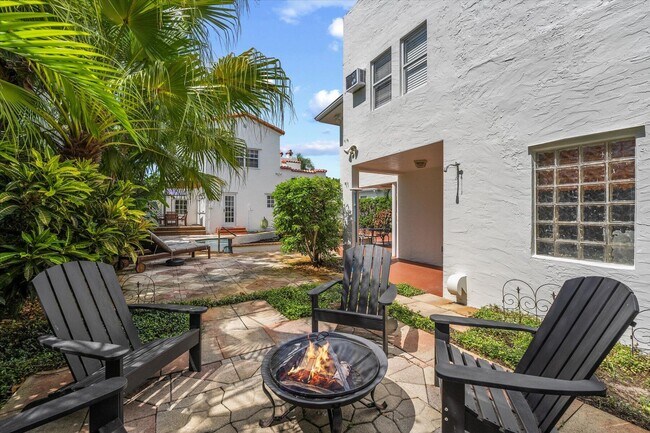 Building Photo - 221 Greymon Dr