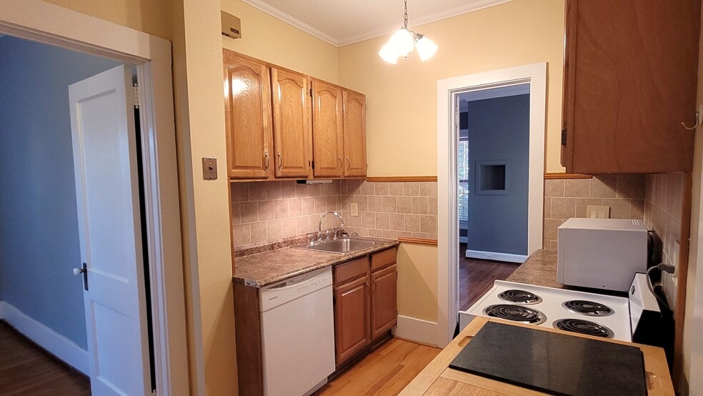 Kitchen - 463 W Gray St