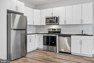 Building Photo - 500 Garden Park Blvd