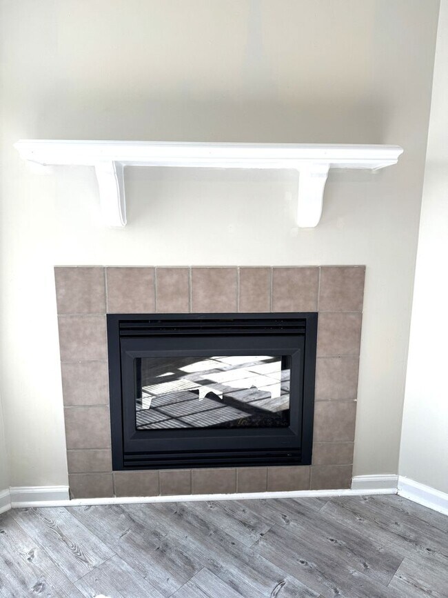 Building Photo - Townhome Minutes to Camp Lejeune