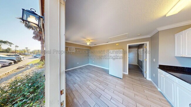 Building Photo - 2224 Fan Palm Dr