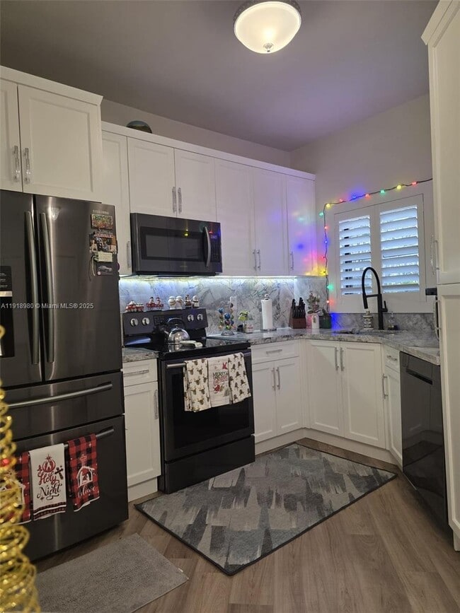 Building Photo - 15529 Miami Lakeway N