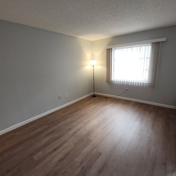 Building Photo - 950 S Kanner Hwy