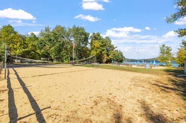 Building Photo - Spacious & Comfortable 4 Bedroom House - C...