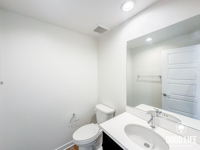 Building Photo - SD: Modern 3BD/3.5BA Townhome in Otay Ranch with Bonus Room, Private Patio & Whole-Home Water Sof...