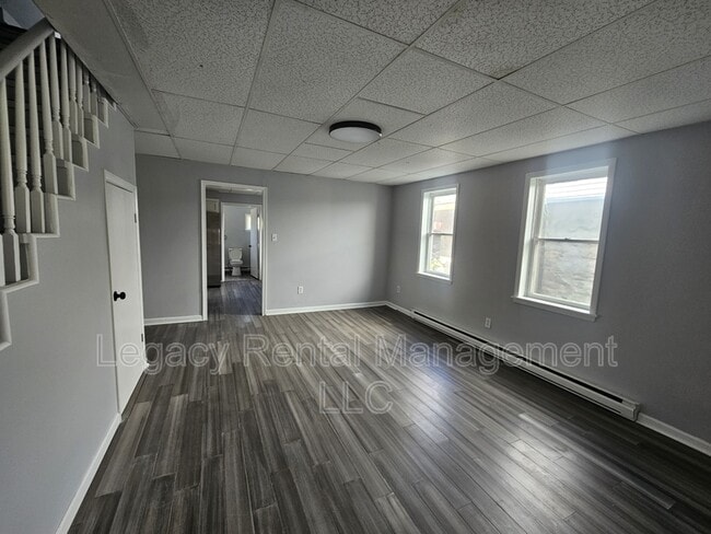 Building Photo - 303 Gardner St