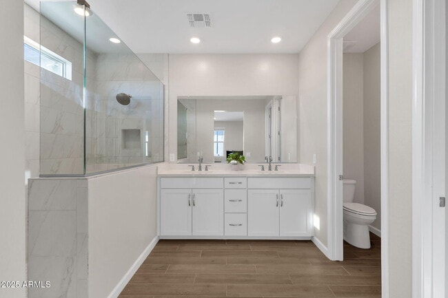 Building Photo - 5823 E Rose Garden Ln