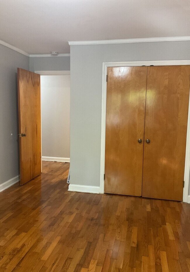 Building Photo - Section 8 Approved!! Available Now! Quaint...