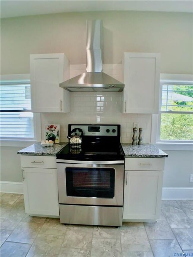 Building Photo - Beautifully renovated 2-story home with ensuite near Brookland Park Blvd