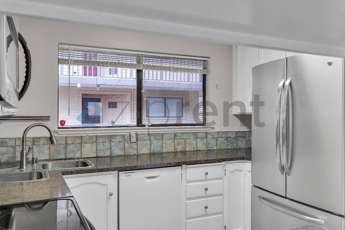 Building Photo - Unit 25