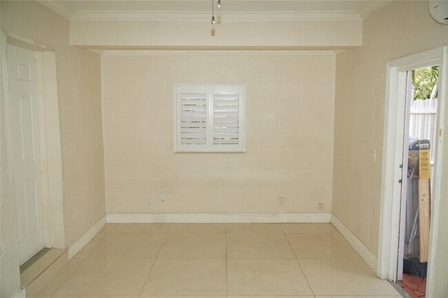 Building Photo - 3435 SW 104th Ct