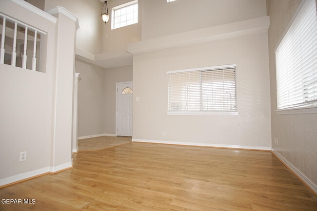 Building Photo - 13717 Paseo De Fe Cir