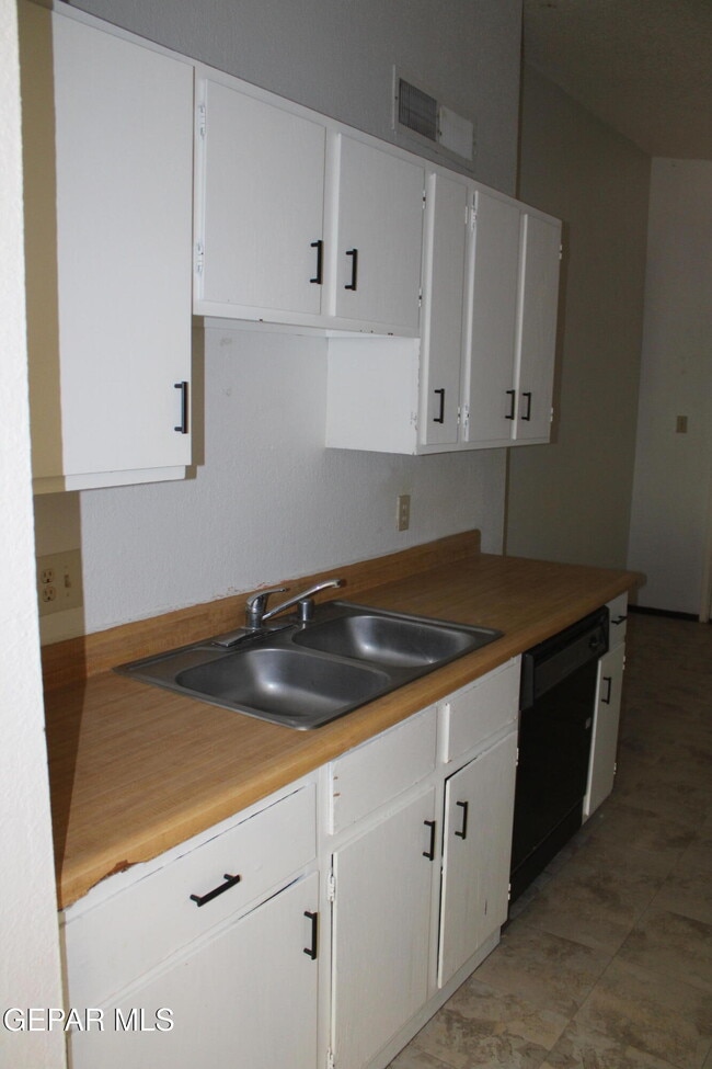 Building Photo - 10736 Obsidian St