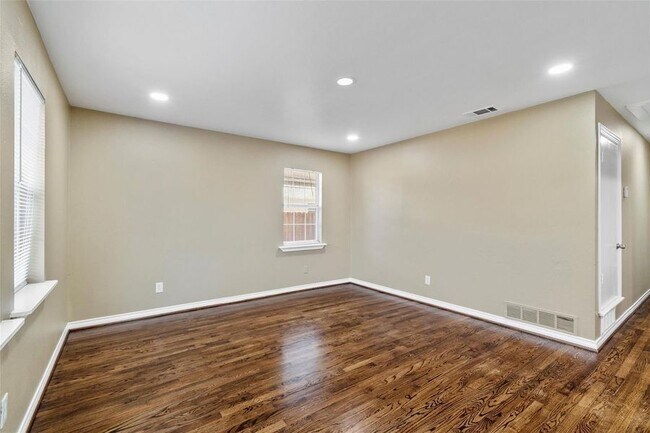 Building Photo - 8714 Quinn St