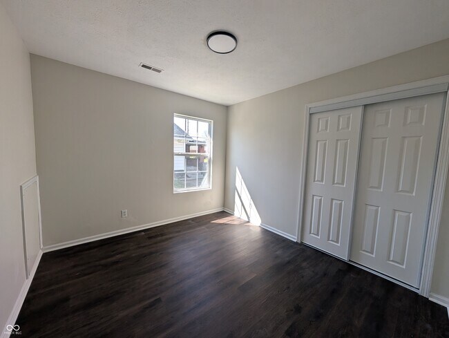 Building Photo - 451 W 26th St