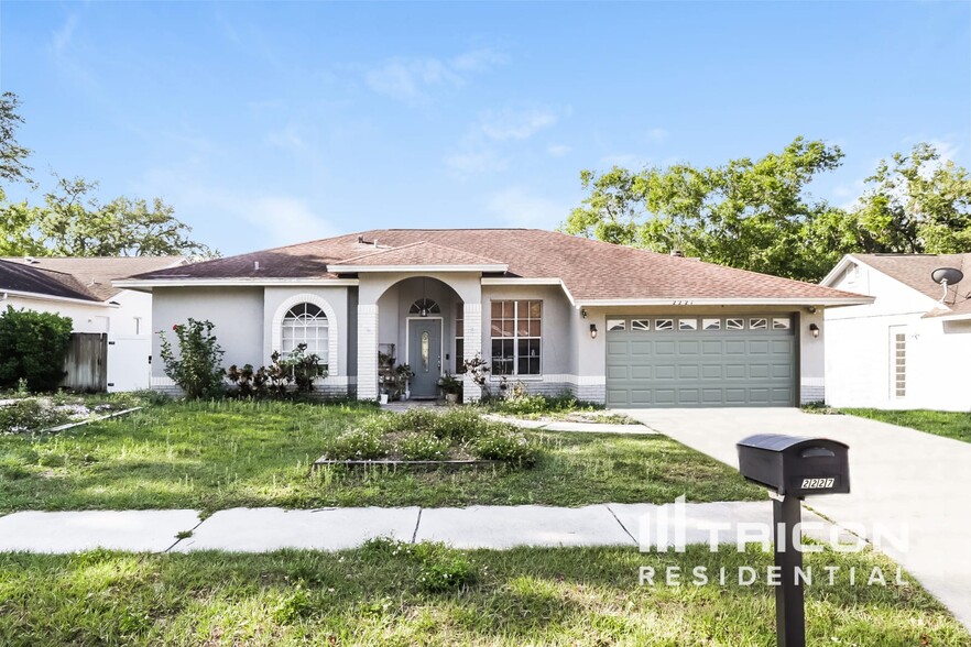 Primary Photo - 2227 Groveland Dr