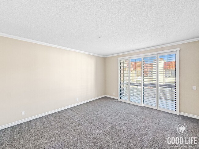 Building Photo - Beautiful 1B/1.5BA Upgraded Condo w/ Washer/Dryer and Private Patio!