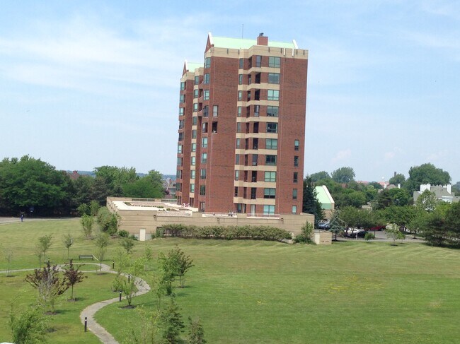 Building Photo - 303 Admirals Walk