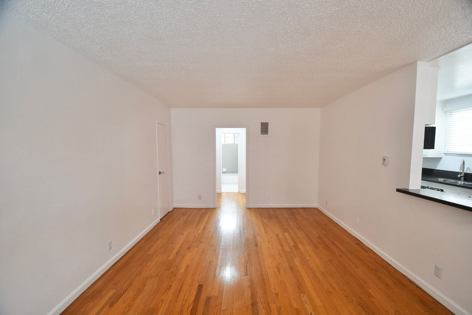 Building Photo - 11143 Aqua Vista St