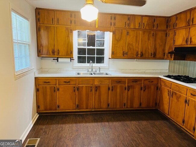 Building Photo - 5885 Feldwood Rd