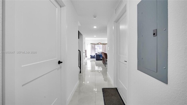 Building Photo - 417 NW 13 Ct