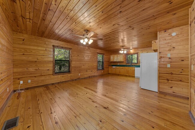 Building Photo - Hill Country Retreat